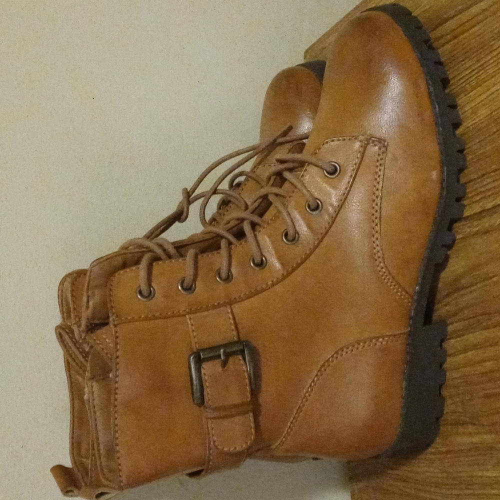 Women's boots size 9